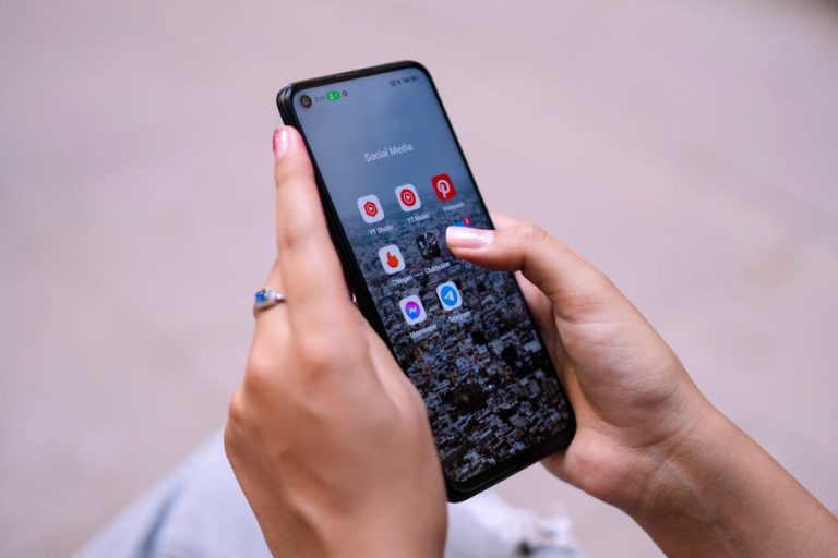 Музыкальная нейросеть Suno: как сочинить песню онлайн для YouTube для блогеров
