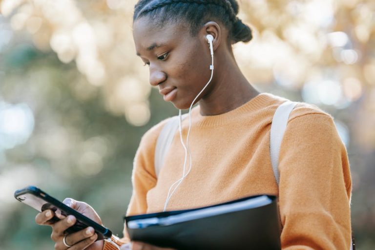 Музыкальная нейросеть Suno: как сочинить песню онлайн для музыкантов с примерами